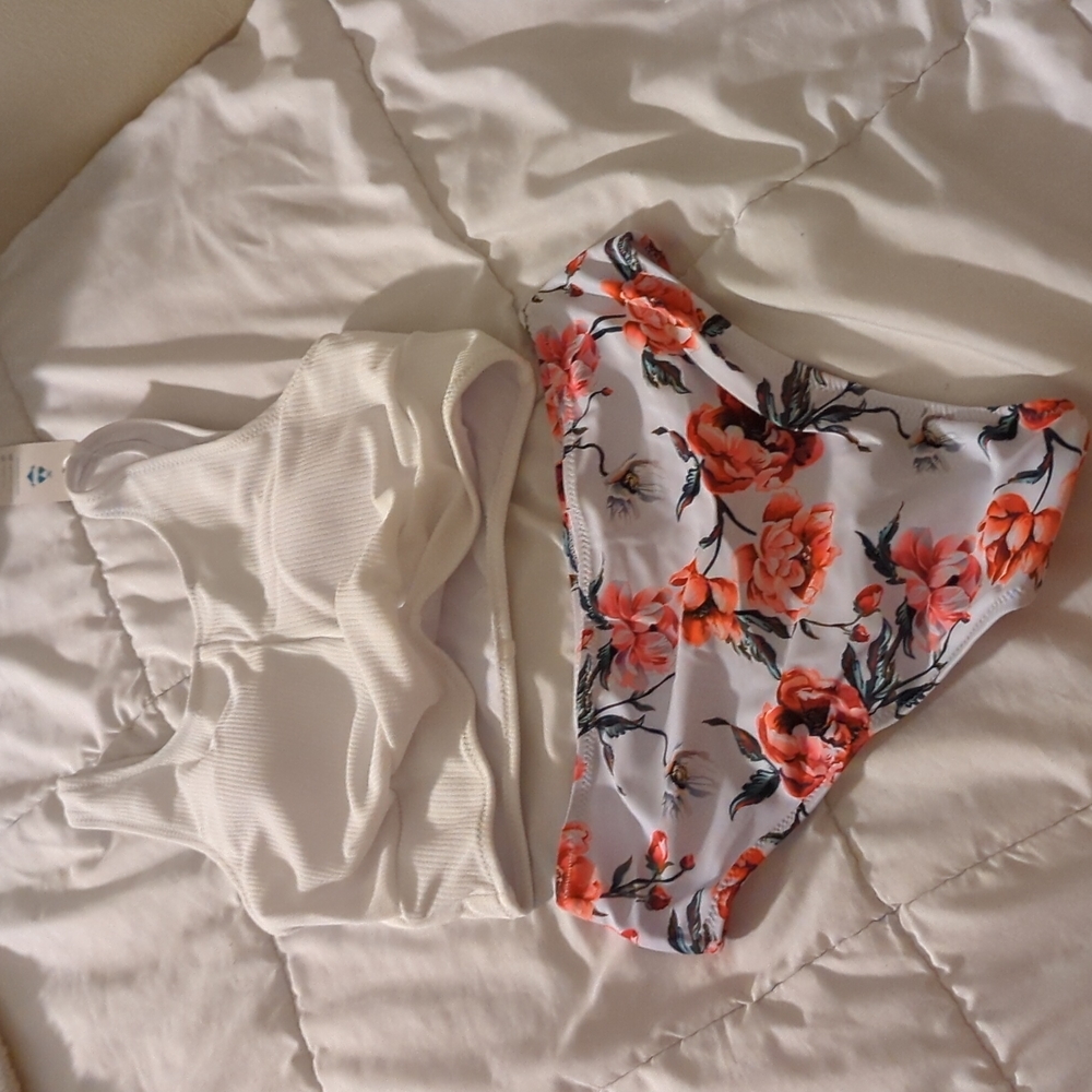 NWT Pink and white floral bikini swimsuit